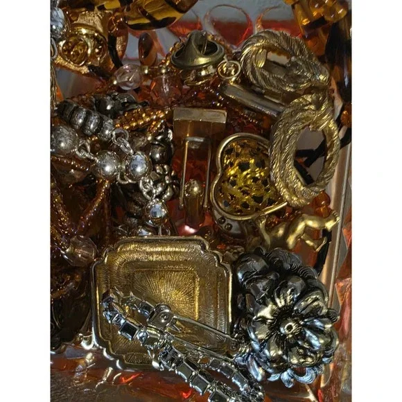 Mystery Jewelry Jar in Jeanette Amberina Glass Dish With Lid Red Yellow Pedestal - Picture 8 of 8